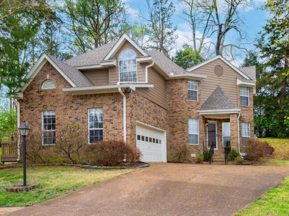 , Nashville homes for sale in walkable neighborhoods, Nashville homes for sale with a bonus room under $250,000, Nashville homes for sale in family-friendly neighborhoods, Nashville homes for sale with a fenced yard, Nashville homes for sale with hardwood floors,