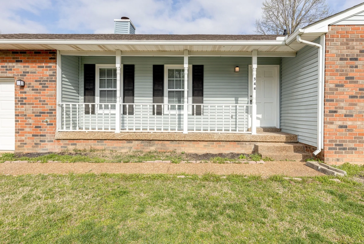 544 Michele Dr, Nashville homes for sale with a large porch, Nashville homes for sale with a corner lot under $200,000, Nashville homes for sale with a carport under $100,000, Nashville homes for sale in neighborhoods with hiking trails, Nashville homes for sale with a large pantry, Nashville homes for sale with a large living room, Nashville homes for sale with a big master bedroom under $250,000, TN 37013